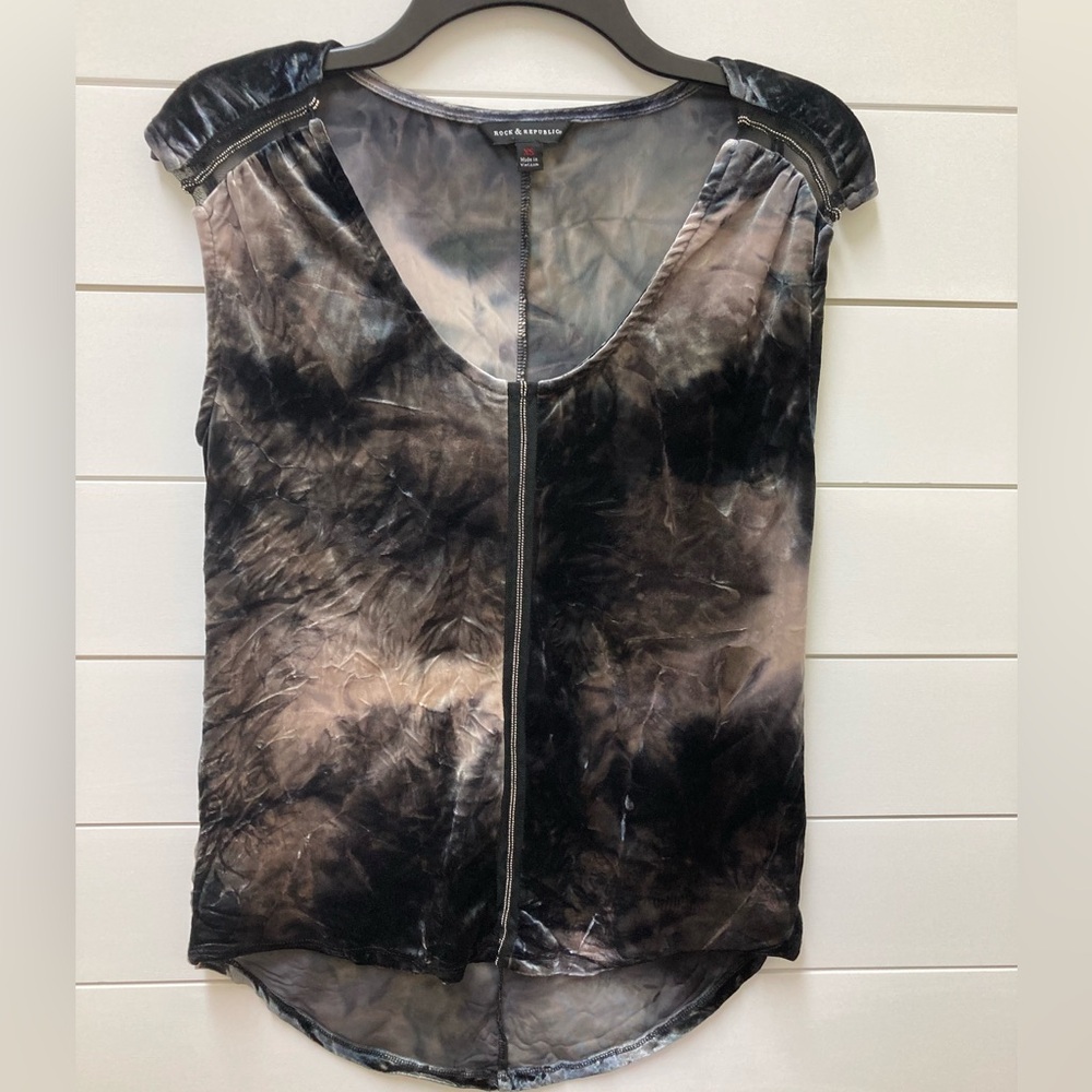 Rock & Republic Crushed Velvet Top EUC